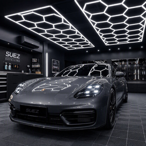Lumière d'<span class=keywords><strong>atelier</strong></span> LED hexagonale SUEZ, CRI élevé Ra90, éclairage de plafond sans ombre en nid d'abeille pour le detailing automobile, garage, vente en gros OEM - Product Image 1