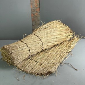 Rollo de Paja para Construcción de Cabañas, Tejas de Techo de Paja, Paneles de Techo de Hoja de Palma a Precio Económico - Product Image 4