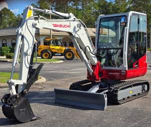 ENVÍO GRATUITO, Miniexcavadora TAKEUCHI TB235-2, Motor Diésel de 24.4 HP, Cabina Cerrada, Aprobado por EPA y CE, Sistema Hidráulico Auxiliar, 2 Velocidades, PLC - Product Image 1