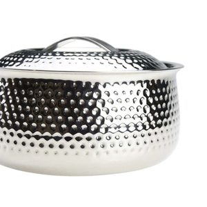 Cazuelas redondas de metal martillado con un diseño duradero, perfectas para calentar alimentos en restaurantes y soluciones de almacenamiento elegantes - Product Image 3