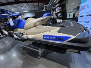 Jet ski Sea-Doo 1400 cm³ 4 cylindres 4 temps 2 places en fibre de verre 300 CV+ bleu beige noir - Product Image 3