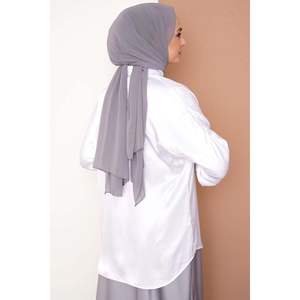 Camisa manga murciélago satinada blanca - Product Image 4