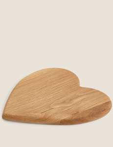 Tabla de Cortar de Madera Maciza en Forma de Corazón, Hecha a Mano por Artesanos, de Primera Calidad, Apta para Lavavajillas - Product Image 4