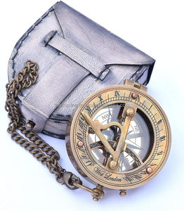 Brújula de reloj de sol de latón con cadena y estuche de cuero náutico marino-reloj de sol-accesorio Steampunk - Product Image 1