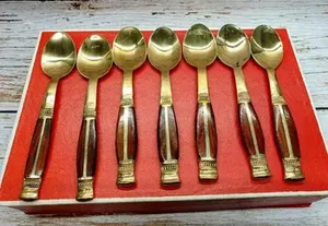 Ensemble de couverts élégant à poignée en résine avec cuillère de mariage en acier inoxydable, parfait pour les ustensiles de cuisine, la vaisselle et les desserts. - Product Image 4