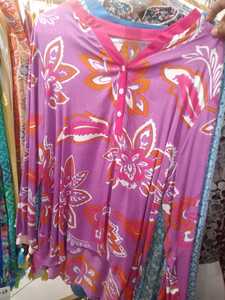 2025 vente en gros coupe ample femmes rose tunique florale à manches longues col en v Blouse avec bouton patte été Resort porter haut - Product Image 6