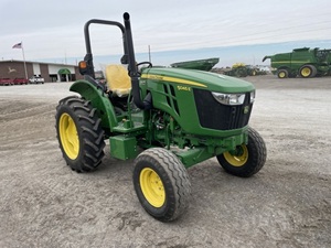 Tracteurs d'occasion John Deere 5045E avec composants essentiels : moteur, pompe à engrenages, boîte de vitesses, roulements - À vendre - Product Image 5