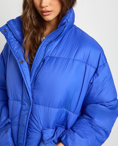 Abrigo de Invierno de Tela Sostenible con Bolsillos Tipo Cargo, Cuello Alto, Logotipo Frontal, Repelente al Agua, Autocalentable, Abrigo Acolchado - Product Image 5