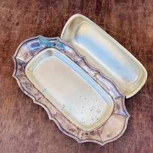 Charmant beurrier en céramique blanche orné d'un design floral rouge vif, parfait pour le printemps. Disponible aux prix de gros. - Product Image 6