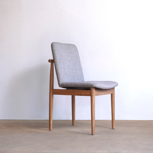 Chaise de salle à manger en teck massif au design contemporain, pieds en bois, rembourrage personnalisé, pour la maison, les appartements, les hôtels, les restaurants - Product Image 3