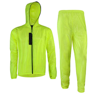 Traje de lluvia impermeable ligero de alta calidad con Capucha ajustable y tela a prueba de viento para una protección completa en lluvia intensa - Product Image 5