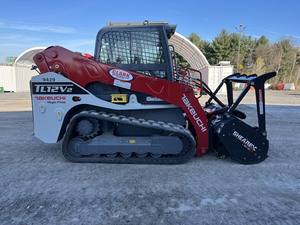 Minicargadora de orugas Takeuchi TL12V2 con motor de 111 HP, caja de cambios y trituradora para limpieza de terrenos, certificación EPA y CE, capacidad de 5 toneladas - Product Image 4