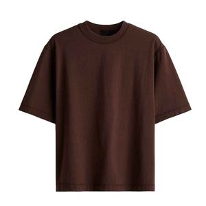Ce t-shirt en coton pour hommes de haute qualité, fabriqué au Pakistan, garantit un service professionnel pour tous les besoins des fournisseurs en gros. - Product Image 1