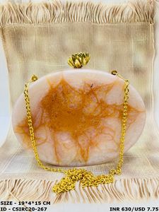 Élégante pochette en résine fabriquée à la main pour femmes - Product Image 6