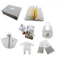 De Rocking Horse Layette - 100% katoenen babykledingset voor de lente - Product Image 1