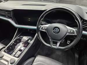 Volkswagen Touareg V6 TDI Executive R-Line 2020 Económico, Disponible con Volante a la Izquierda/Derecha - Product Image 4