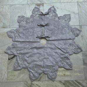 Falda de árbol inspirada en lujo con textura premium y diseño clásico, perfecta para una exhibición de hogar de temporada de vacaciones de lujo - Product Image 1