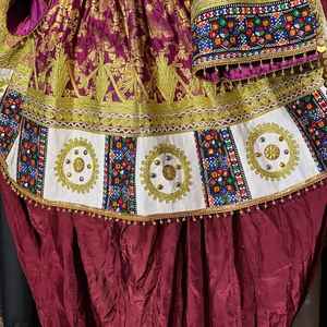 Dernière robe traditionnelle pashtun kuchi 2026 avec des motifs audacieux, manches longues, en mousseline de soie, robe pour femmes, broderie authentique faite à la main - Product Image 3