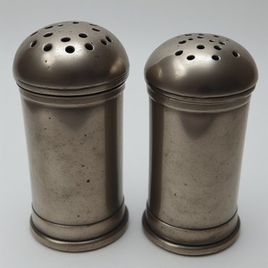 Molino de sal y pimienta de acero inoxidable hecho a mano, superficie de pátina antigua rústica, perilla giratoria duradera ecológica - Product Image 6