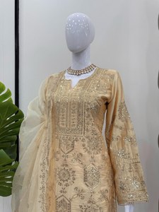 Salwar Kameez de Seda de Diseñador para Bodas de Invierno con Dupatta - Product Image 2