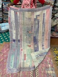 Colcha Reversible de Algodón 100% Kantha Patchwork de Bhawana Handicrafts, 300 Hilos, Hecha a Mano por Artesanos, Acogedora para Todos - Product Image 4
