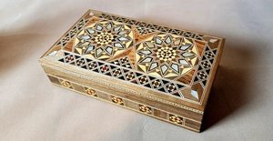 Boîte à bijoux élégante et moderne en bois avec incrustations de nacre, motif floral décoratif, fabriquée à la main, pour la décoration de la maison, cadeaux - Product Image 2