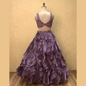 Lehenga con volantes de vino de lujo con llamativo trabajo hecho a mano y detalles de ritmos perfectos para todas las ocasiones a precio mayorista de La India - Product Image 5