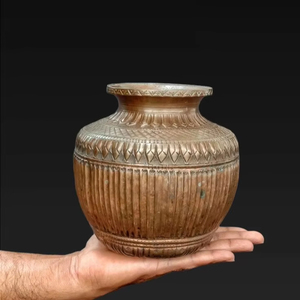 หม้อน้ำทองแดง Lota สไตล์อินเดียเคลือบเงาสำหรับการทำสมาธิและการรักษาพิธีกรรมในวัด - Product Image 1