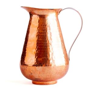 Jarra de cobre martillado con silueta elegante y acabado artesanal adecuado para funciones Pooja y exhibiciones culturales - Product Image 1