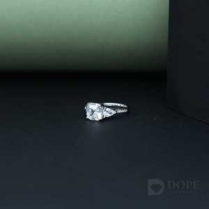 Anillo de diamantes esmeralda de moda con diseño adorable en oro de Plata de Ley 925 para regalo de cumpleaños - Product Image 3