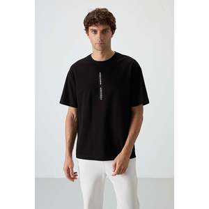 เสื้อยืดผู้ชาย Air Jones สีดำ ทรงโอเวอร์ไซส์ เนื้อผ้าหนา พิมพ์ลายผิวสัมผัสพิเศษ ผลิตจากผ้าฝ้ายผสม สำหรับสวมใส่ลำลองสไตล์สตรีทแวร์ - Product Image 1