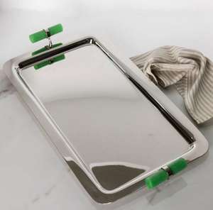 Elegante bandeja de servicio de plata de lujo Bandeja de carga niquelada Diseño en relieve Hecho Aluminio Artesanía Metal Precio al por mayor - Product Image 4