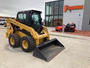 Chargeuse sur pneus CAT 236D3 d'occasion en parfait état, modèle 2022, capacité nominale de 45 tonnes, pompe hydraulique Kawasaki - Product Image 3