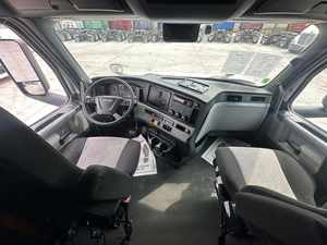 รถบรรทุก Cascadia 126 Sleeper ปี 2021 สภาพดี ใช้งานน้อย - 455 แรงม้า เกียร์อัตโนมัติ 12 สปีด Dt12 พร้อมส่งออกทั่วโลก - Product Image 2