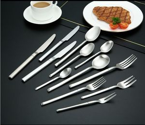 Ensemble de couverts en argent pour une salle à manger moderne, vaisselle en acier inoxydable durable, idéal pour les hôtels, les maisons et les occasions spéciales - Product Image 5