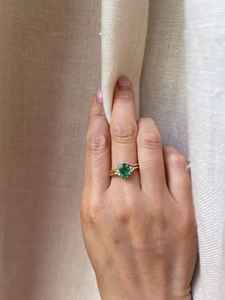 Anillo de Oro Amarillo de 14k con Esmeralda Verde Natural de Corte Brillante Redondo y Diamantes, Joyería de Lujo de Alta Calidad, Anillo Unisex para Bodas y Fiestas - Product Image 2