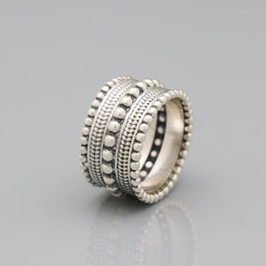 Best Seller Of The Year Anillo de banda lisa de plata esterlina 925 de plata oxidada balinesa natural hecha a mano - Product Image 3