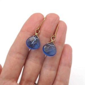 Pendientes colgantes de corazón de cuarzo de zafiro azul, piedra preciosa facetada con envoltura de alambre chapado en oro, pendientes colgantes elegantes con palanca trasera - Product Image 5