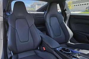 รถยนต์ปี 2023 รุ่น Coupe ขับเคลื่อนสี่ล้อ ไมล์น้อย เกียร์อัตโนมัติ พวงมาลัยซ้าย สีเข้ม ใช้แก๊ส/ไฟฟ้า สภาพดี - Product Image 3