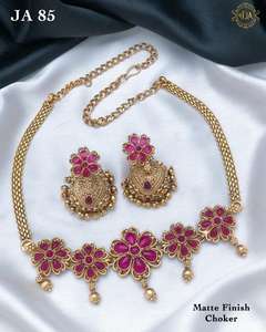 Conjunto de gargantilla de diseño de aspecto simple y chapado en oro, collar pulido mate para fiestas, bodas, latón con regalo perfecto para mujer - Product Image 2