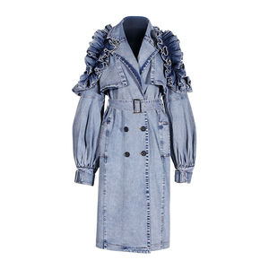 Veste en jean rose délavée tendance pour femmes avec des détails cloutés argentés, manches longues, boutons - Product Image 4