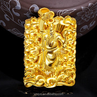 Pendentif masculin en laiton plaqué or, creux, imposant, avec motif Guan Gong atmosphérique et or alluvial Xiangyun