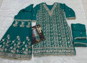 Salwar Kameez de luxe très demandé pour femmes, magnifique tissu doux, vêtements ethniques avec broderie pour la distribution mondiale - Product Image 3