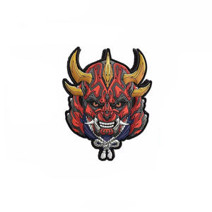 Patchs en caoutchouc tissés 3D en relief personnalisés en gros avec design client, forme et taille personnalisées pour les vêtements - Product Image 2