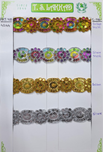 ผ้าโพลีเอสเตอร์/คอตตอนเนื้อนุ่ม แต่งเลื่อมตาข่ายเมทัลลิก ปักลายด้วยคริสตัล ลูกไม้สัมผัสนุ่ม สำหรับชุดเจ้าสาว ตกแต่งเลเฮนกา ส่งออกจำนวนมาก - Product Image 4