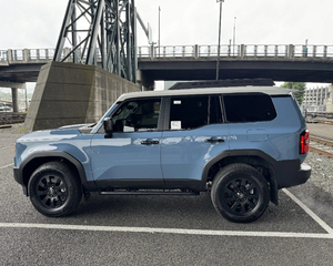 Toyota Land Cruiser Première Édition 2024 Voiture d'occasion - Product Image 2