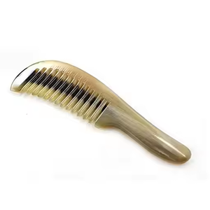 Peigne en corne fait main, écologique et moderne, pour des soins capillaires doux et sans nœuds par Saniya Handicraft - Product Image 6