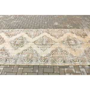 Alfombra Turca Vintage de 4.7x13.1 pies (142x398 cm), Alfombra Marrón con Diseño Floral - Product Image 3