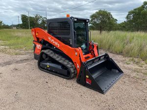 Chargeuse compacte Kubota SVL75-2 Premium Diesel d'occasion, avec chargeuse frontale et mini-chargeuse, neuves et d'occasion disponibles - Product Image 2