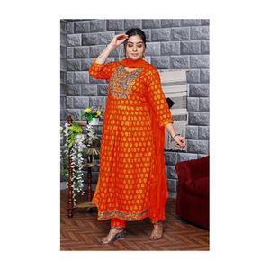 Belle robe longue de créateur en rayonne lourde avec une belle broderie et un miroir en plastique avec Dupata - Product Image 1